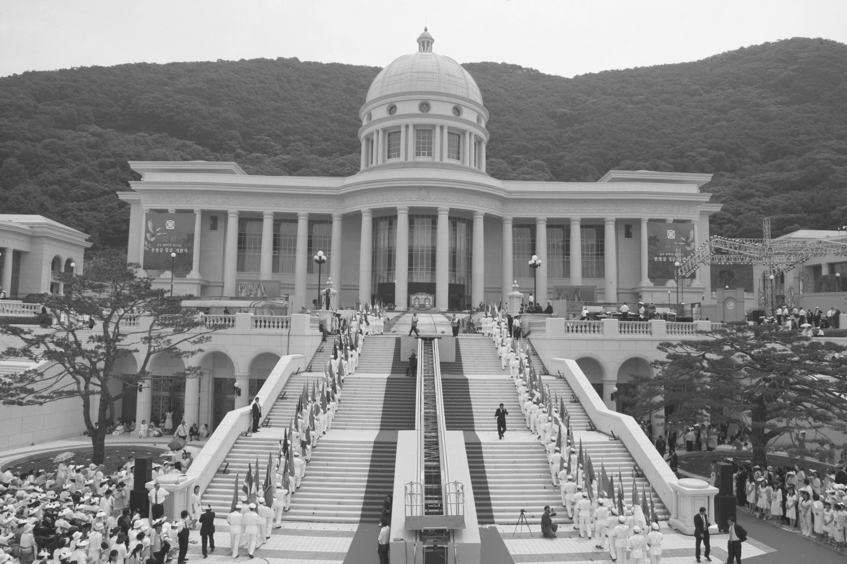 Відкриття палацу миру Чон Джон Гун у Кореї, 2006 рік