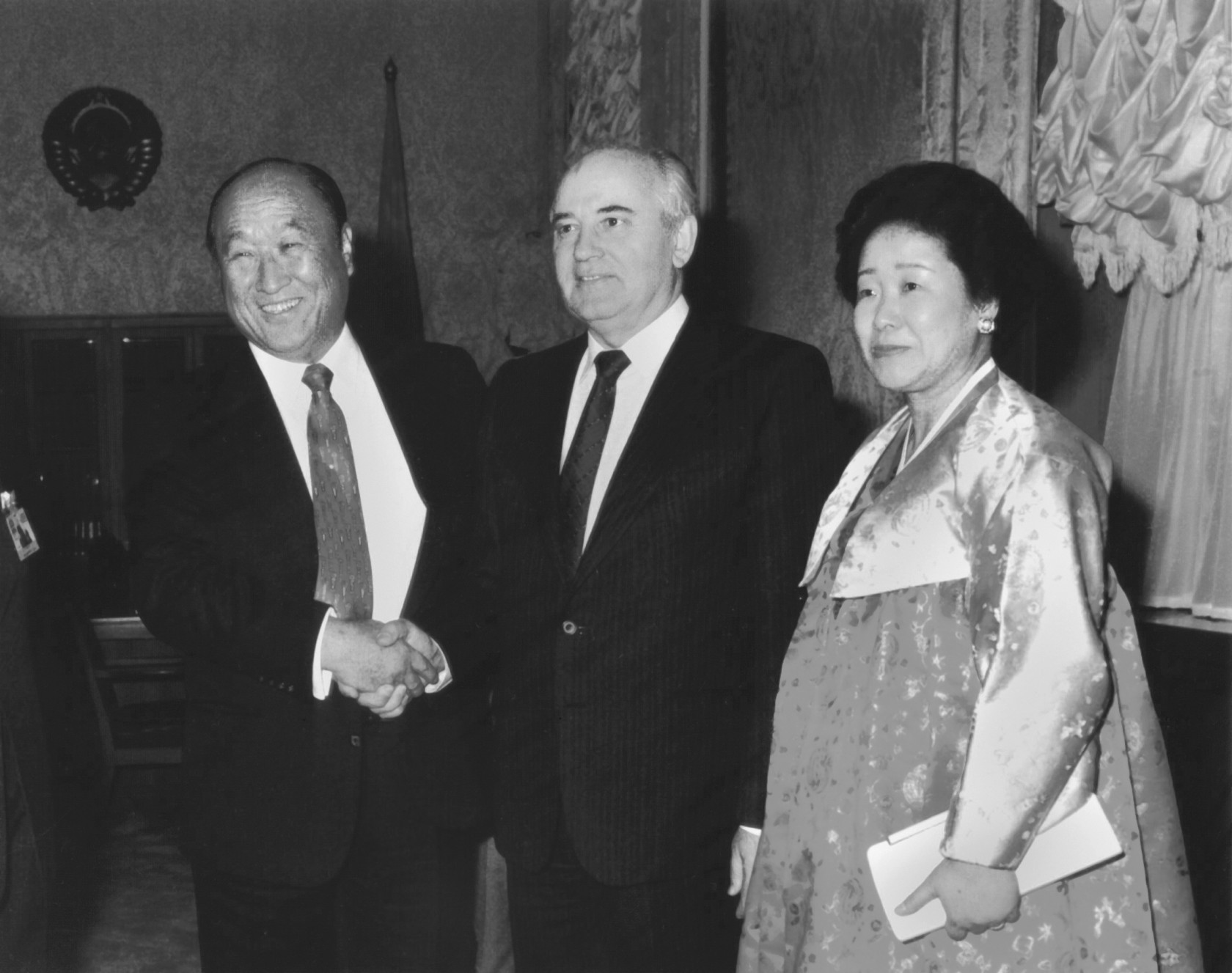 Президент Михайло Горбачов вітає в Кремлі доктора й пані Мун
