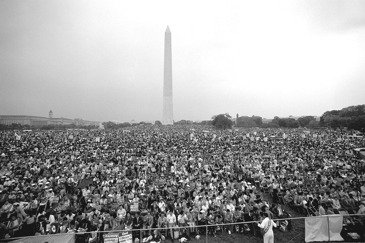фестиваль «Боже, благослови Америку!» біля монумента Джорджу Вашингтону.jpg