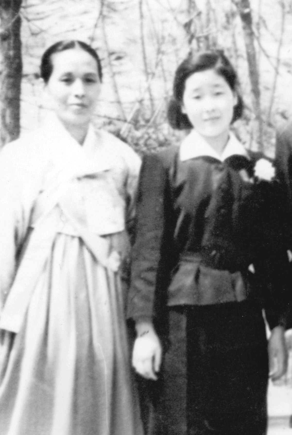 Хан Хак Джа зі своєю мамою Хон Сун Е .jpg